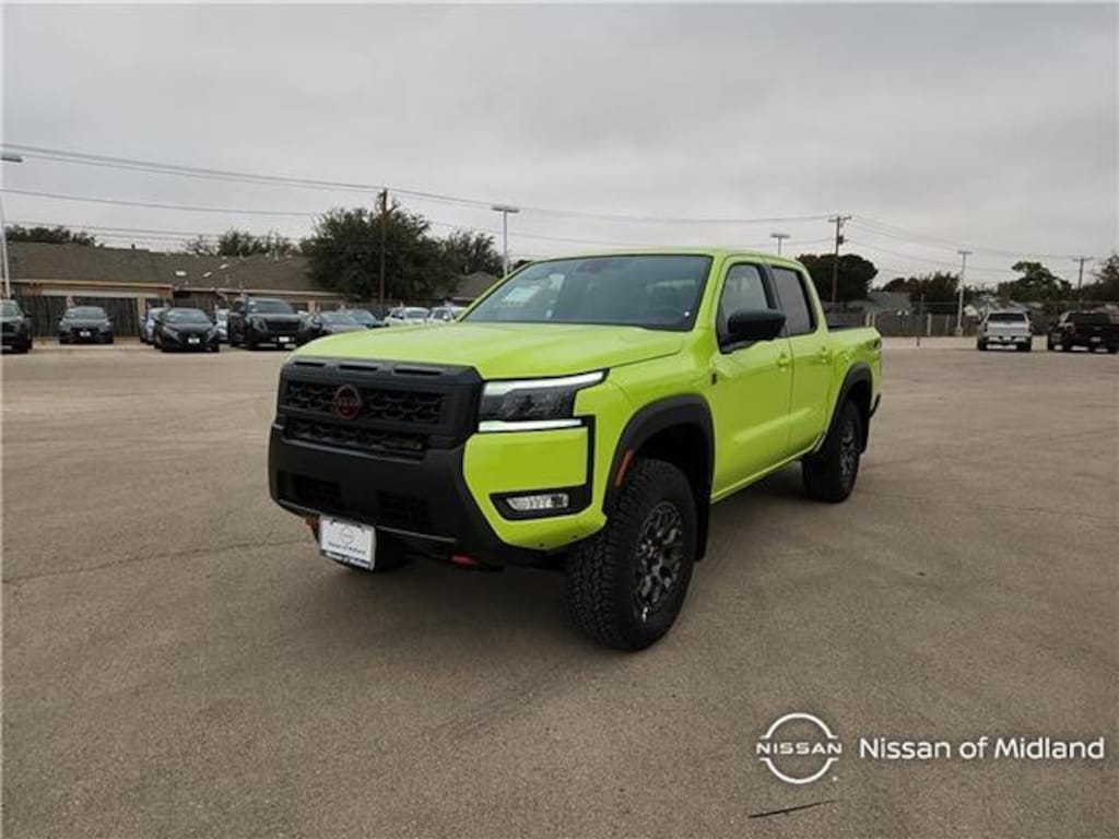 New 2026 Nissan Frontier PRO-4X w/R Package 4x4 Crew Cab 5 ft. box 126 in.