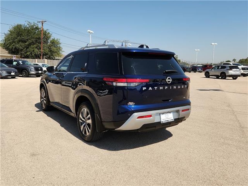 Used 2024 Nissan Pathfinder SL (A9) Front-Wheel Drive SUV