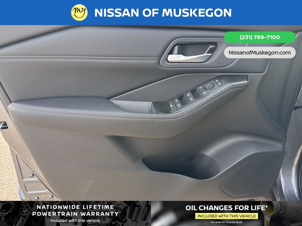 2026 Nissan Rogue SV photo 2