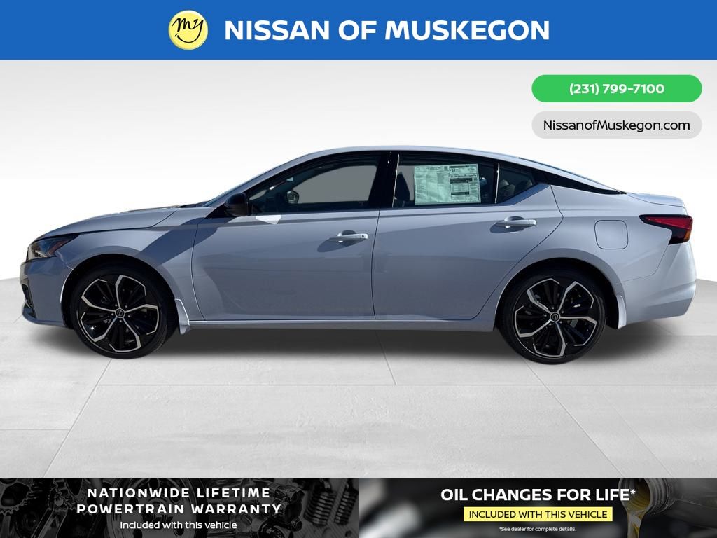2025 Nissan Altima 2.5 SR photo 4