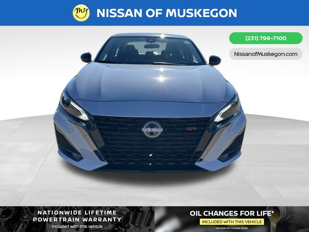 2025 Nissan Altima 2.5 SR photo 2