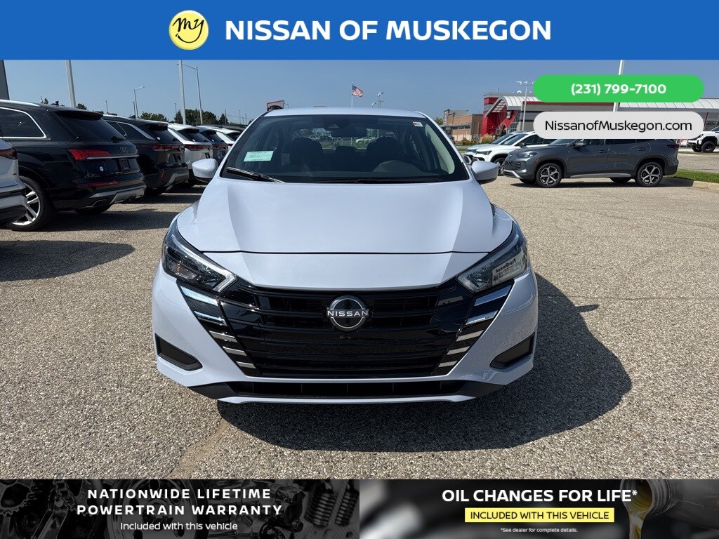 2025 Nissan Versa 1.6 SV photo 2