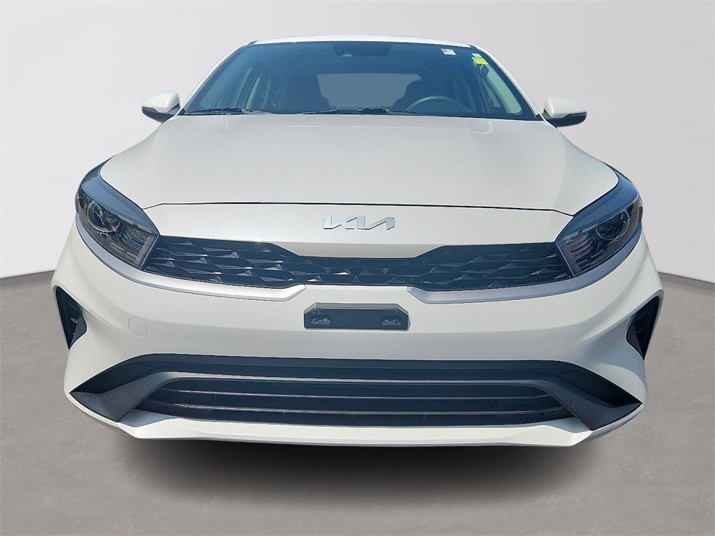 2023 Kia Forte LXS photo 2