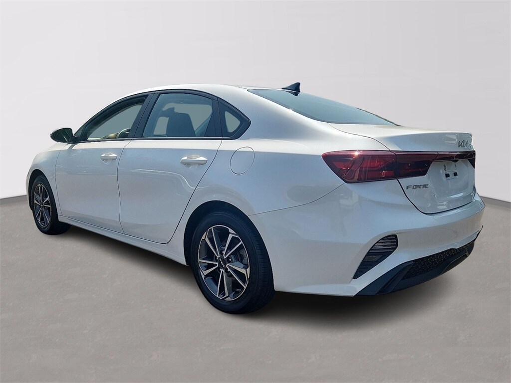 2023 Kia Forte LXS photo 4