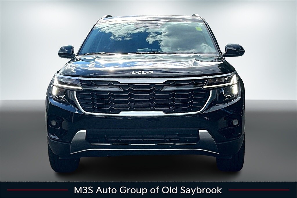 2024 Kia Seltos EX photo 2