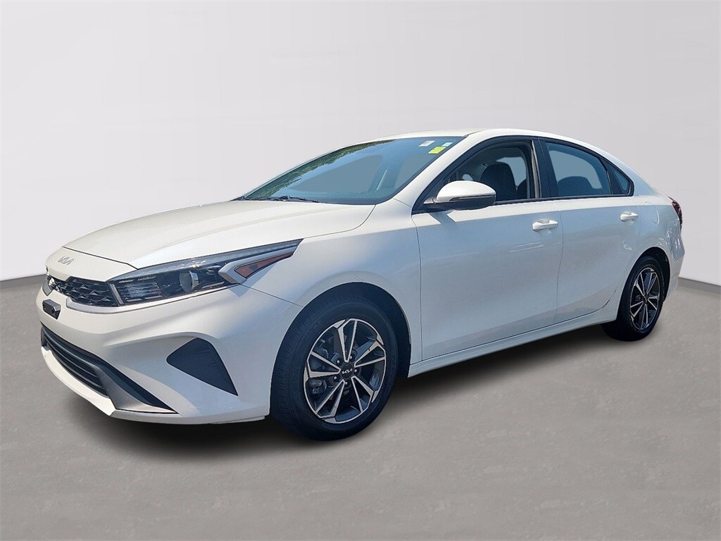 2023 Kia Forte LXS photo 3