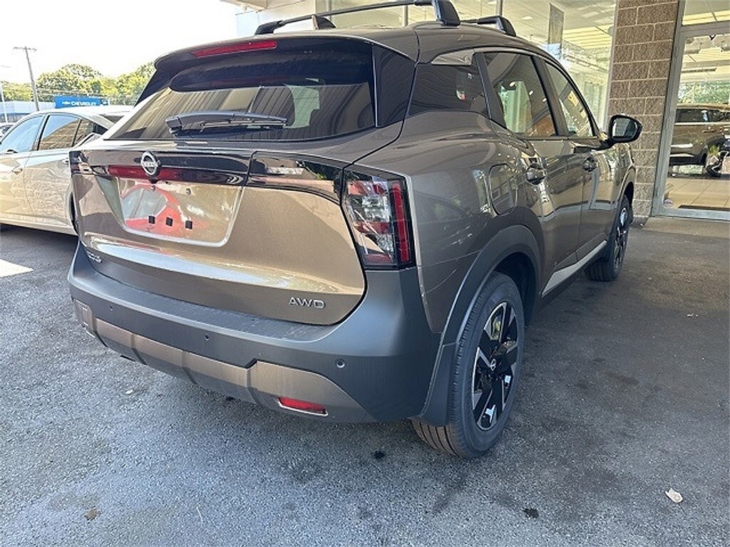 2025 Nissan Kicks SV photo 2
