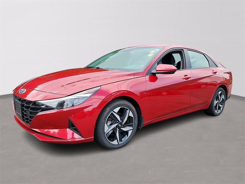 2023 Hyundai Elantra SEL photo 3