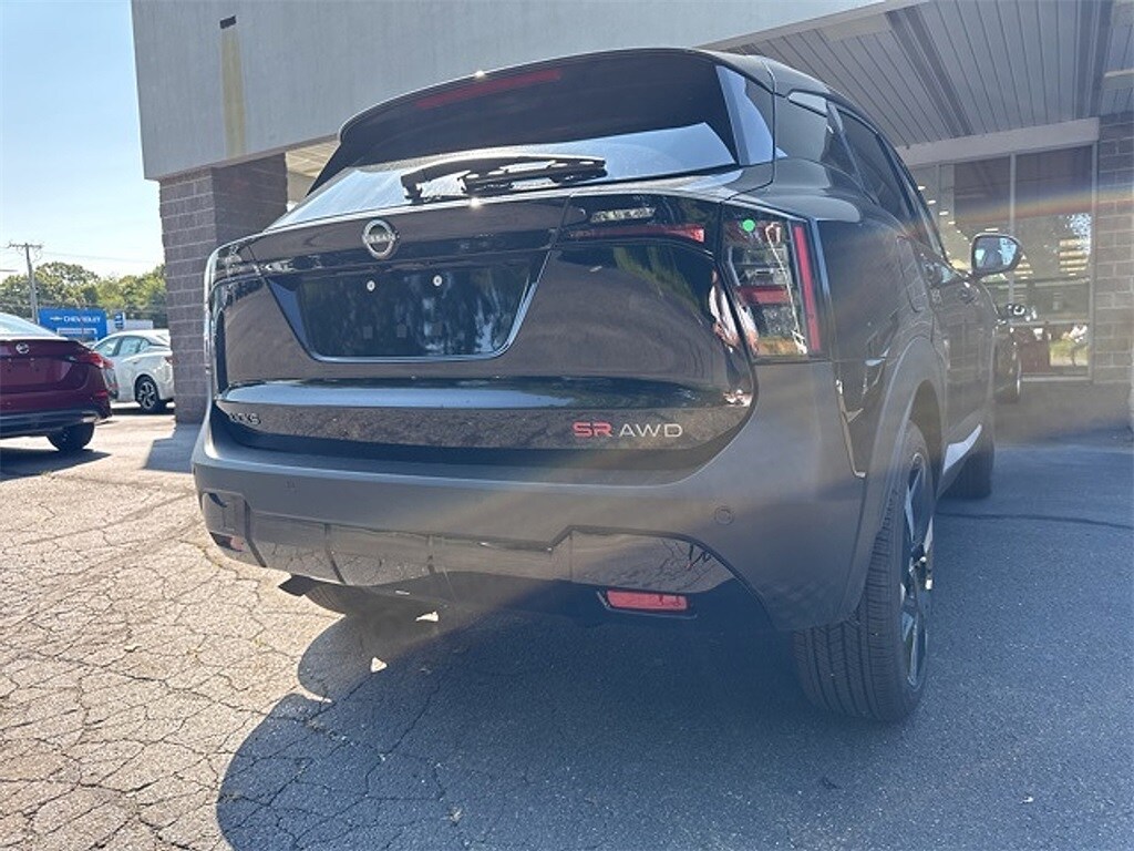 2025 Nissan Kicks SR photo 3