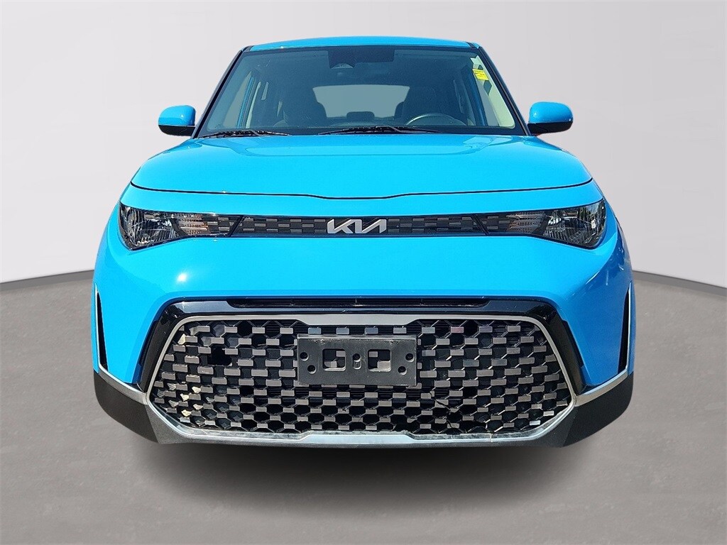 2023 Kia Soul EX photo 2