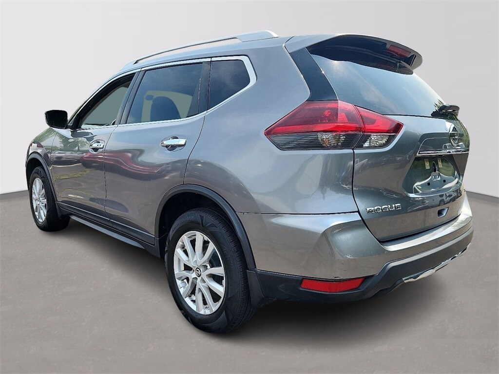 2018 Nissan Rogue SV photo 4