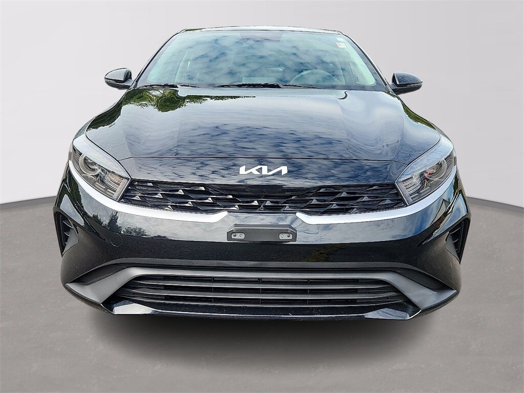 2023 Kia Forte LXS photo 2