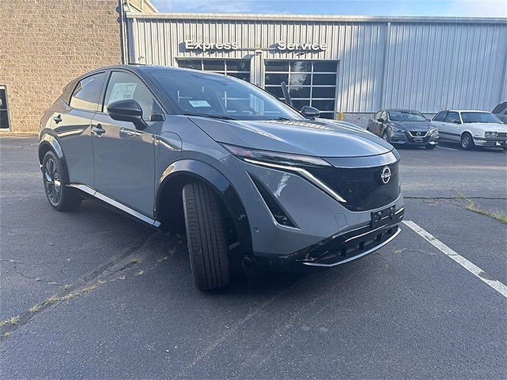 2025 Nissan ARIYA Platinum photo 2