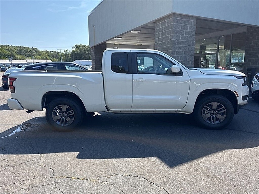 2025 Nissan Frontier SV photo 3