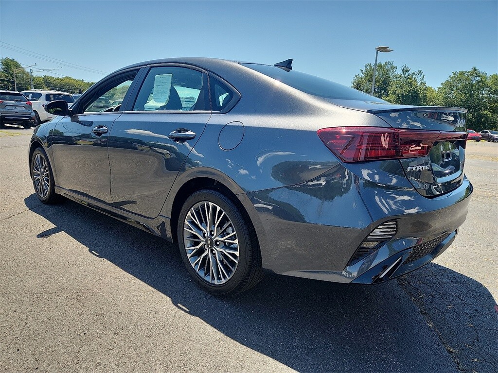2024 Kia Forte GT-Line photo 4