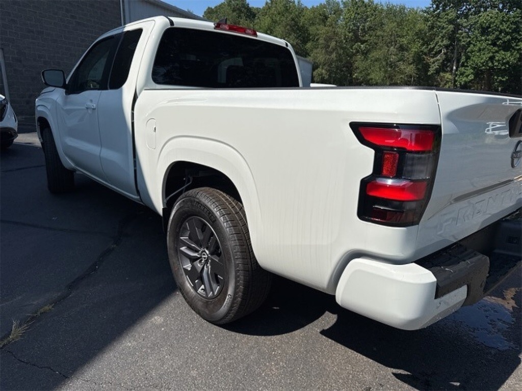 2025 Nissan Frontier SV photo 4
