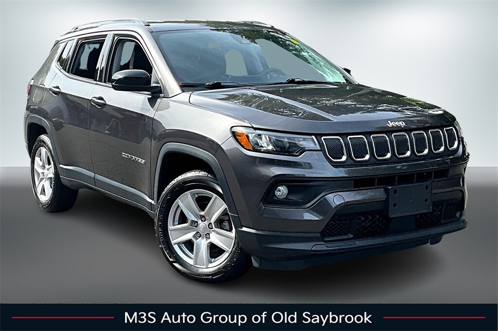 2022 Jeep Compass Latitude photo 3