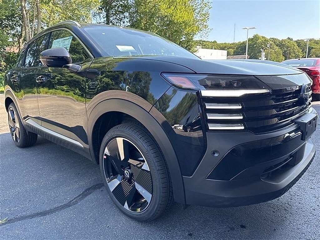 2025 Nissan Kicks SR photo 2