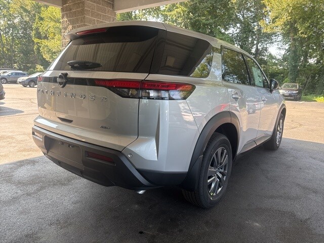 2025 Nissan Pathfinder S photo 4