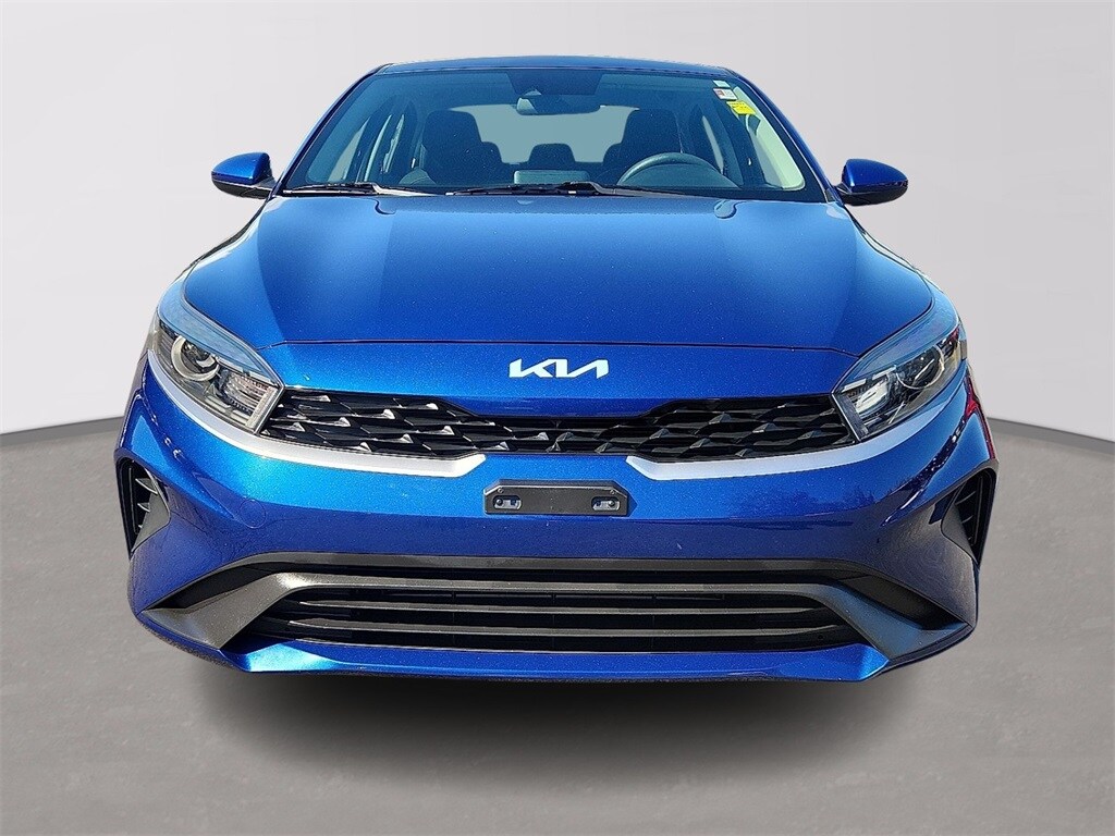 2023 Kia Forte LXS photo 2