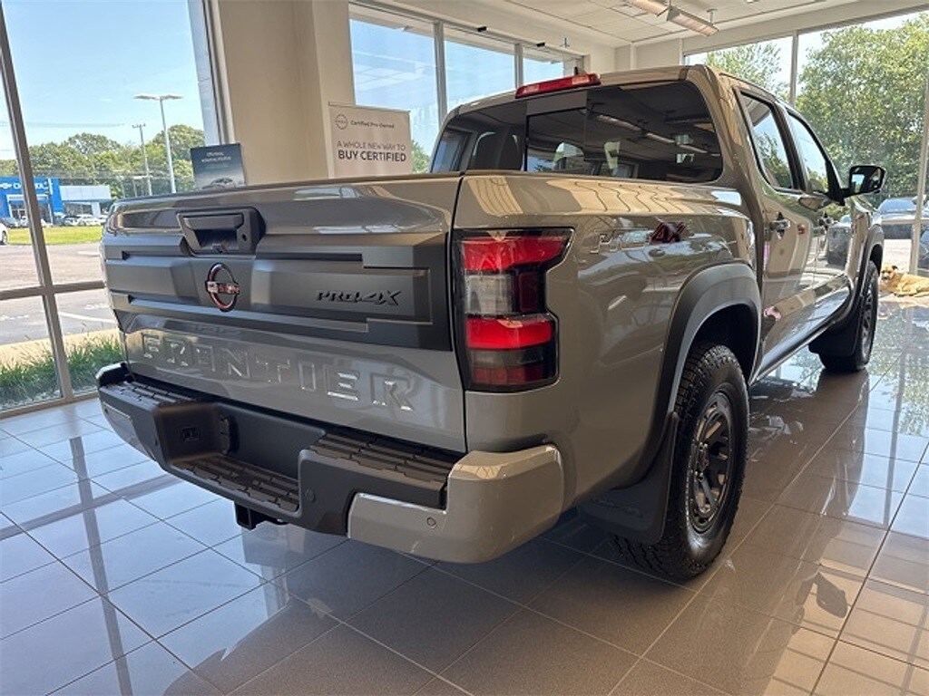 2025 Nissan Frontier PRO-4X photo 3