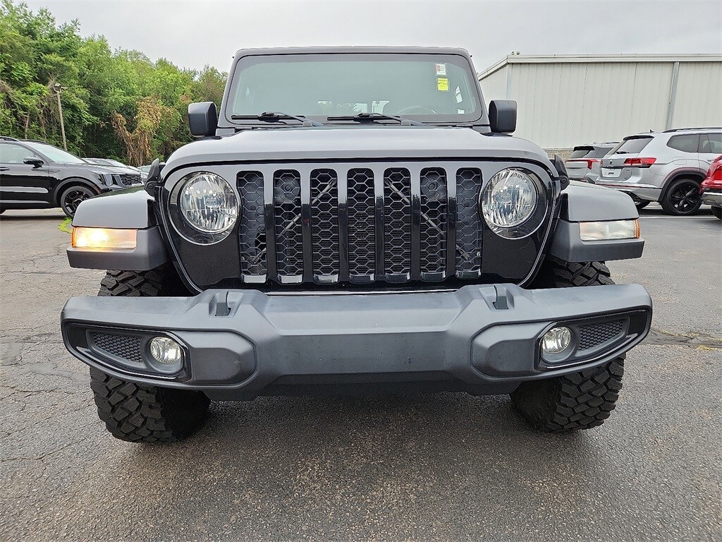 2021 Jeep Gladiator Willys photo 2