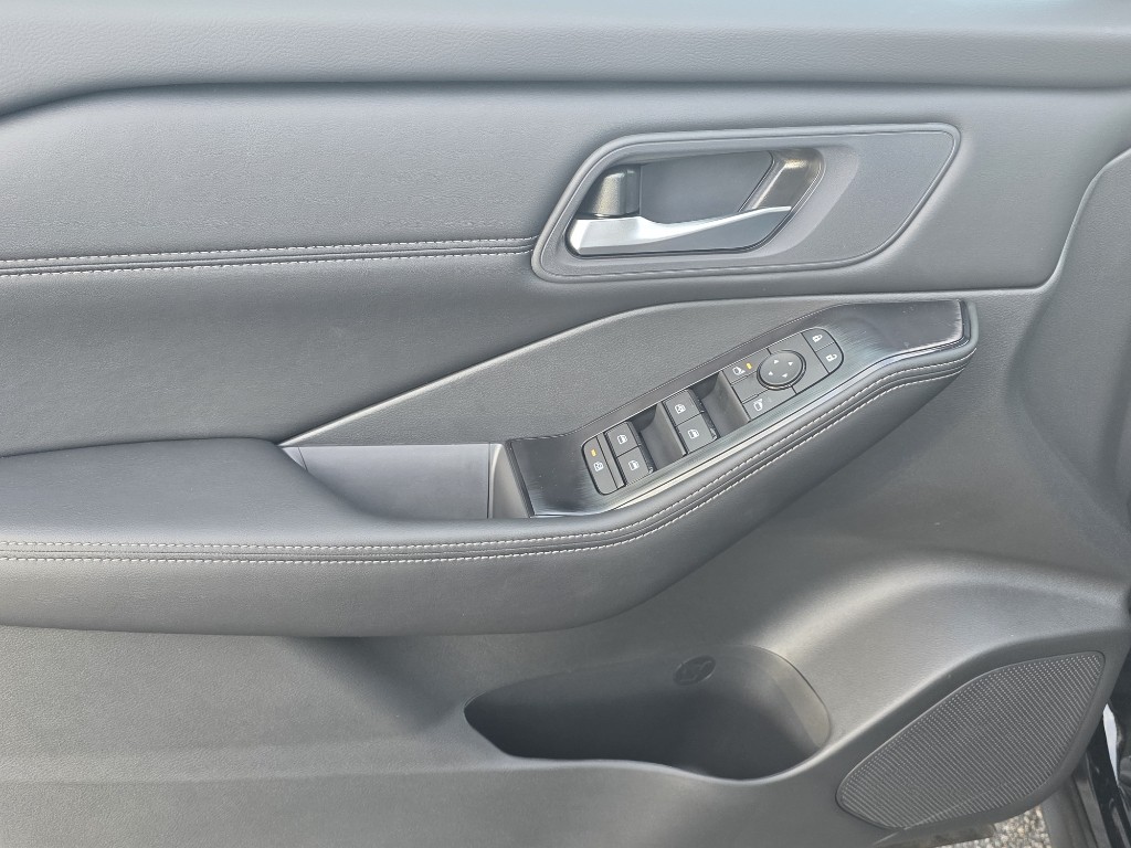 2026 Nissan Rogue SV - Photo 10