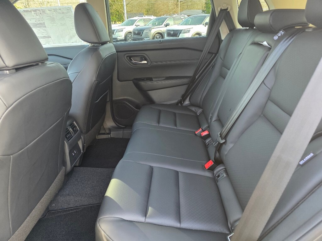 2026 Nissan Rogue SV - Photo 13