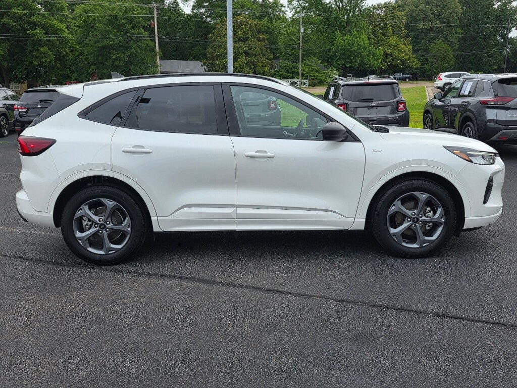 2024 Ford Escape ST-Line photo 2