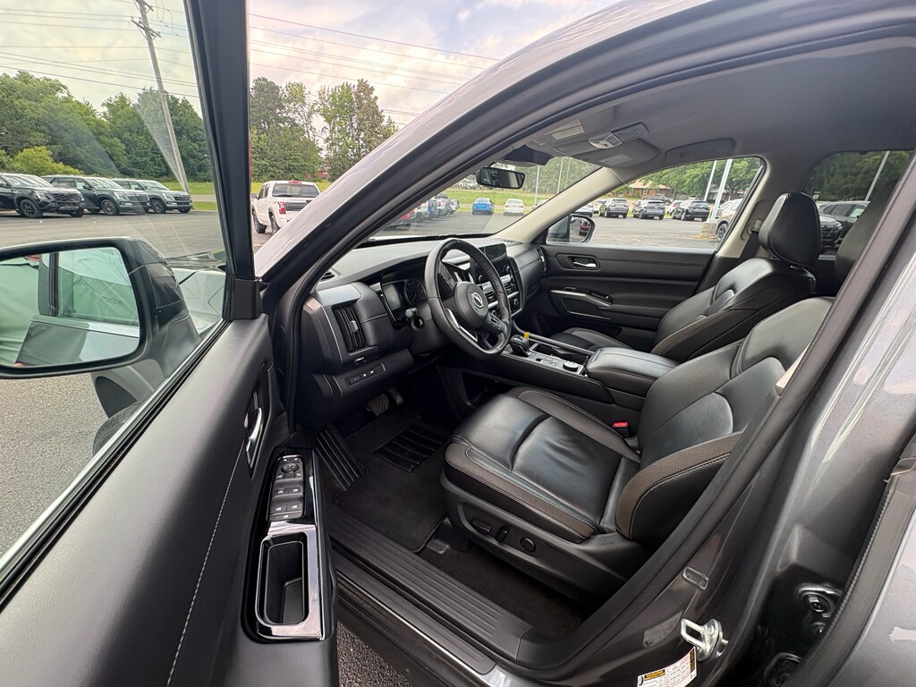 2024 Nissan Pathfinder SL - Photo 12