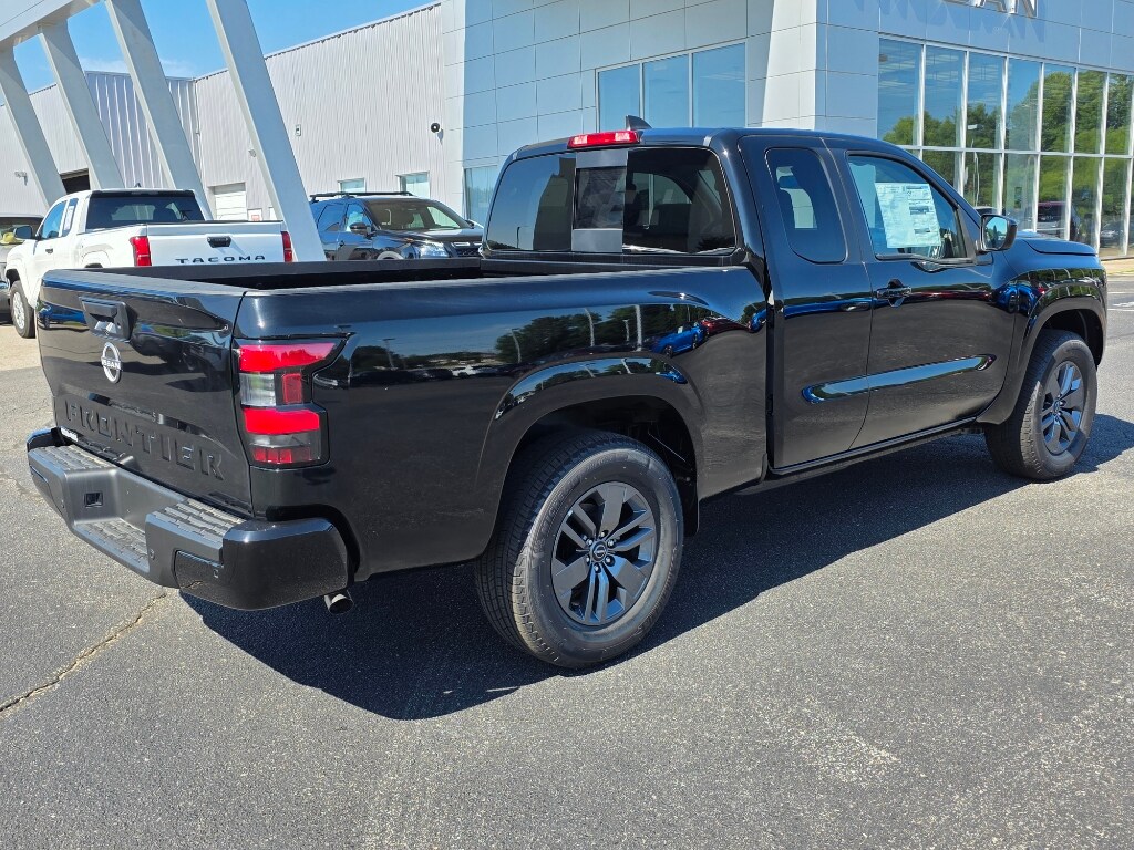2025 Nissan Frontier SV photo 3