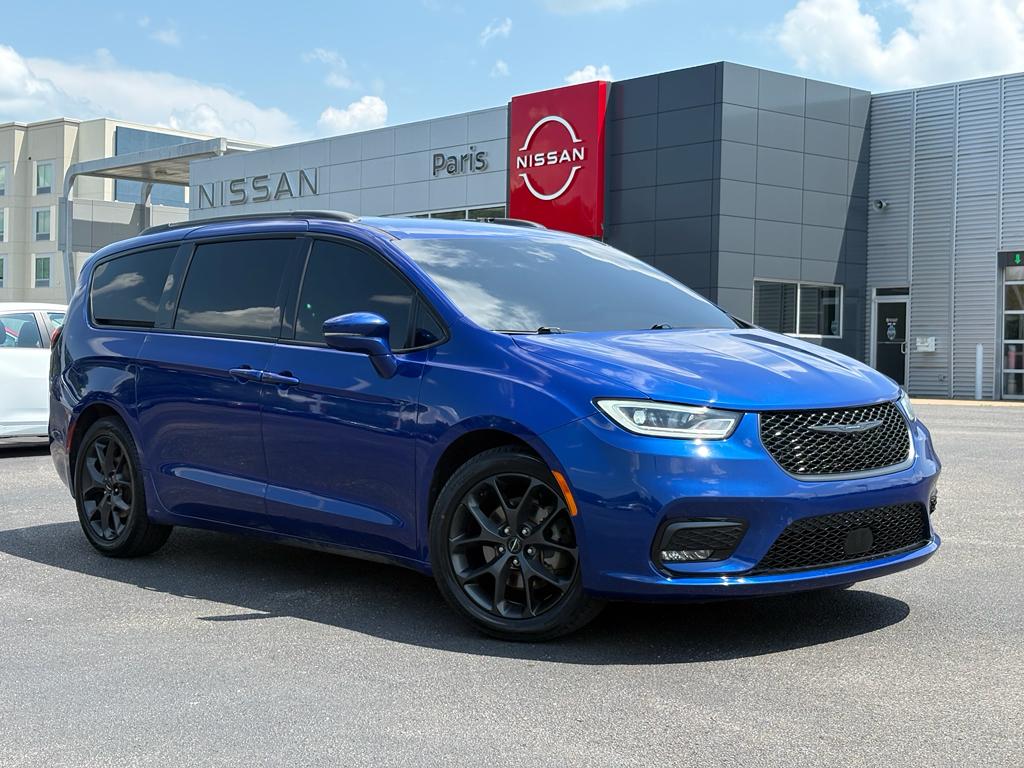 2021 Chrysler Pacifica Touring's photo