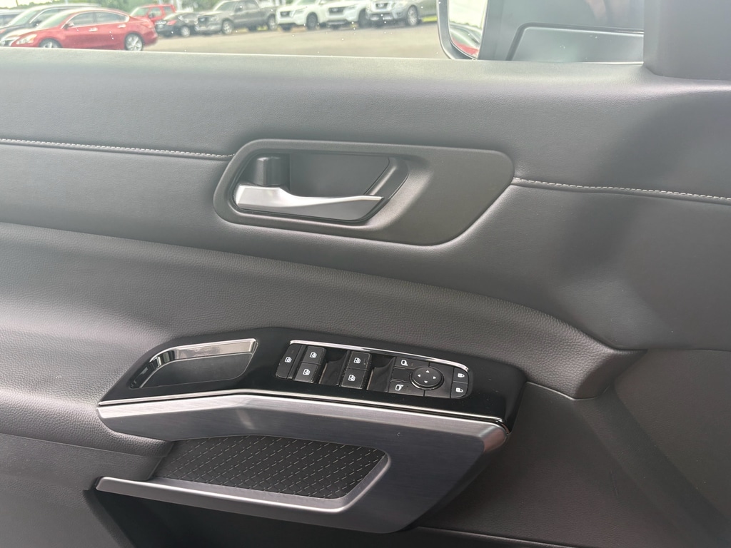 2024 Nissan Pathfinder SL - Photo 20