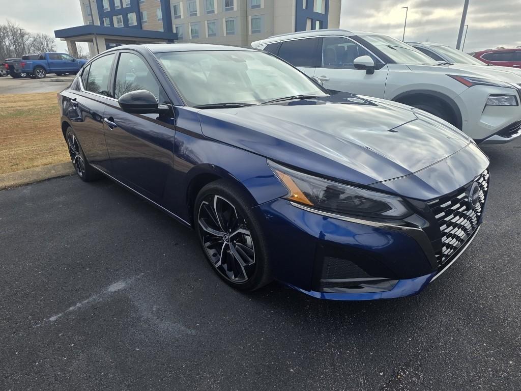 2023 Nissan Altima SR