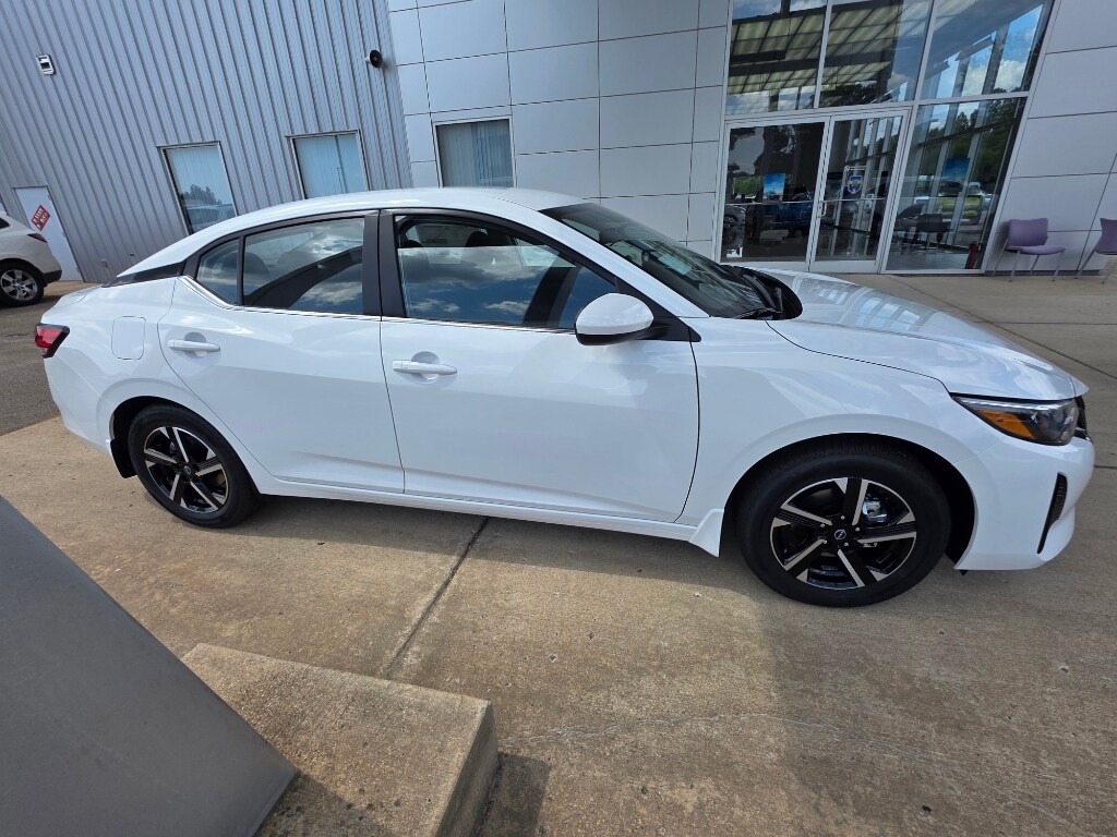 2025 Nissan Sentra SV photo 2