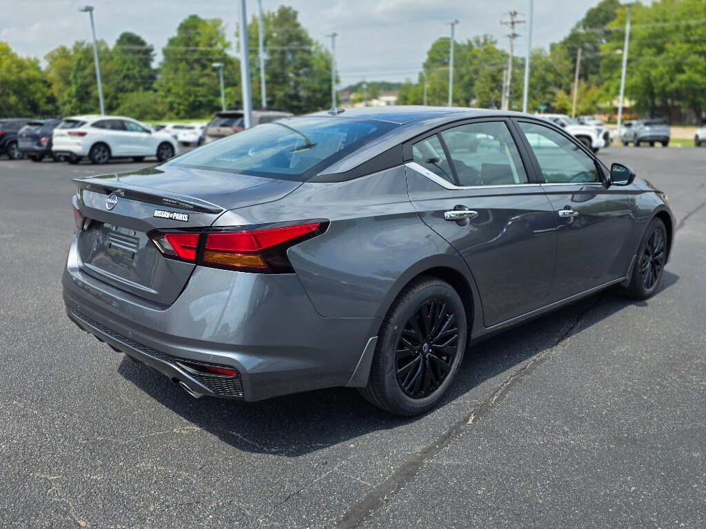 2025 Nissan Altima SV photo 3