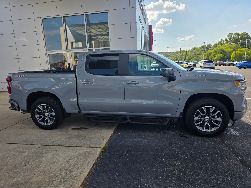2025 Chevrolet Silverado 1500 RST photo 2
