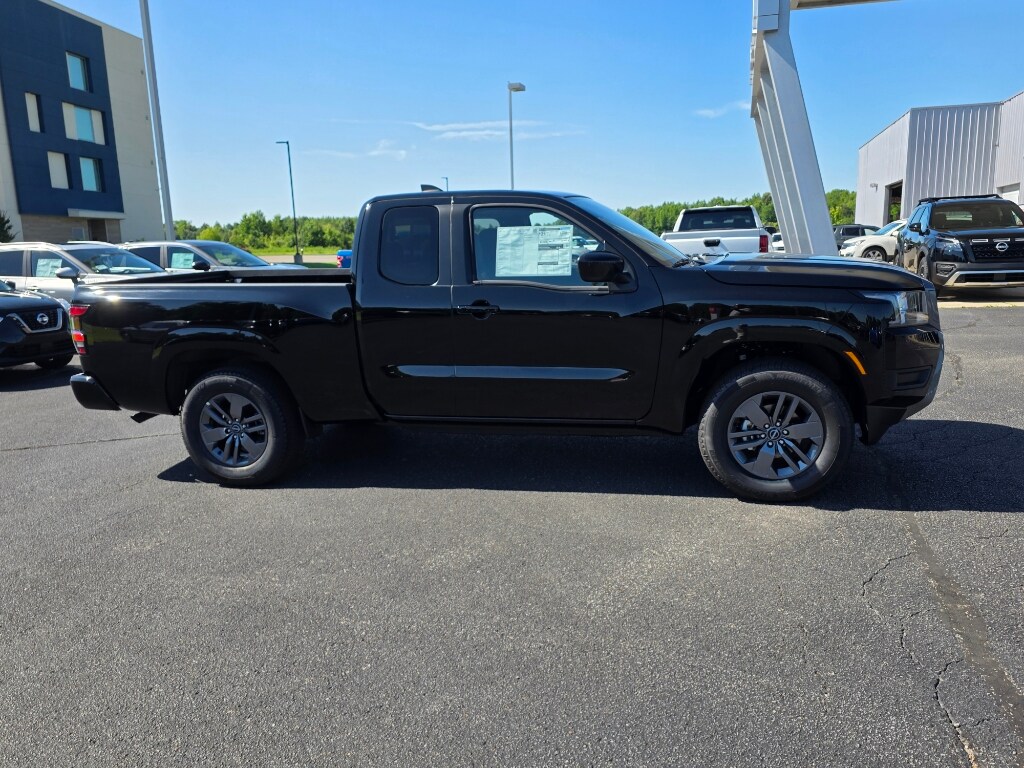 2025 Nissan Frontier SV photo 2