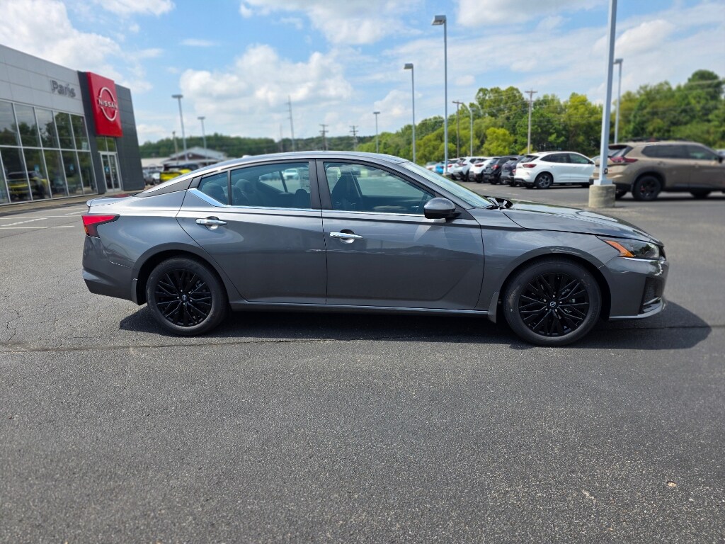2025 Nissan Altima SV photo 2