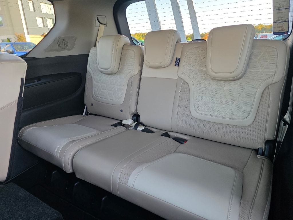 2026 Nissan Armada Platinum - Photo 14