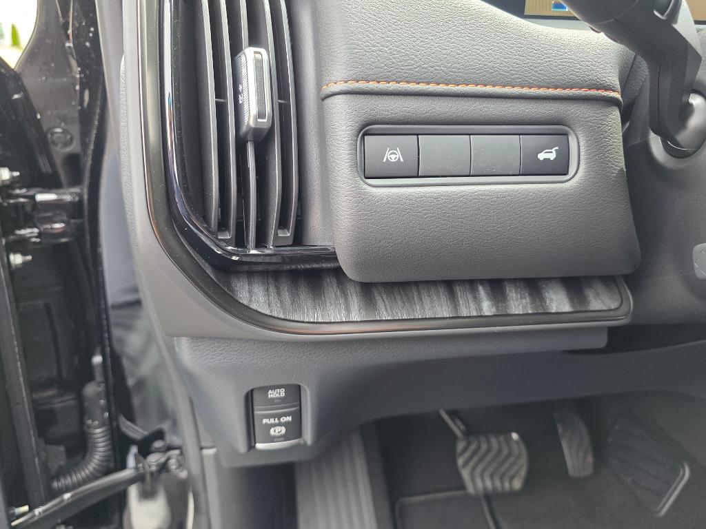 2025 Nissan Armada PRO-4X - Photo 18