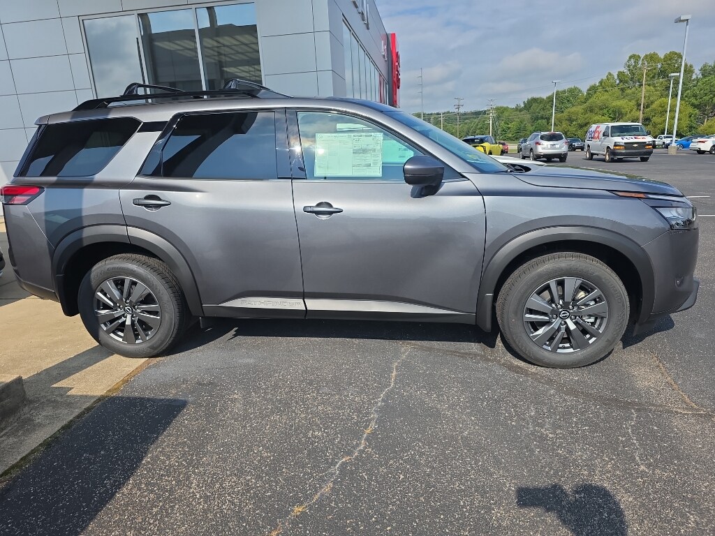 2025 Nissan Pathfinder SV photo 2