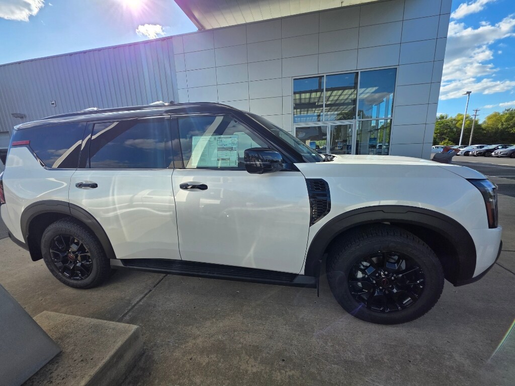 2026 Nissan Armada photo 2