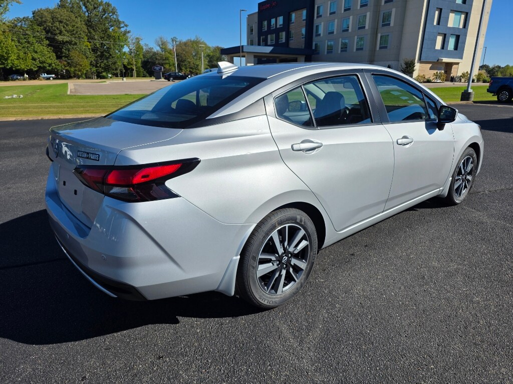 2025 Nissan Versa 1.6 SV photo 3