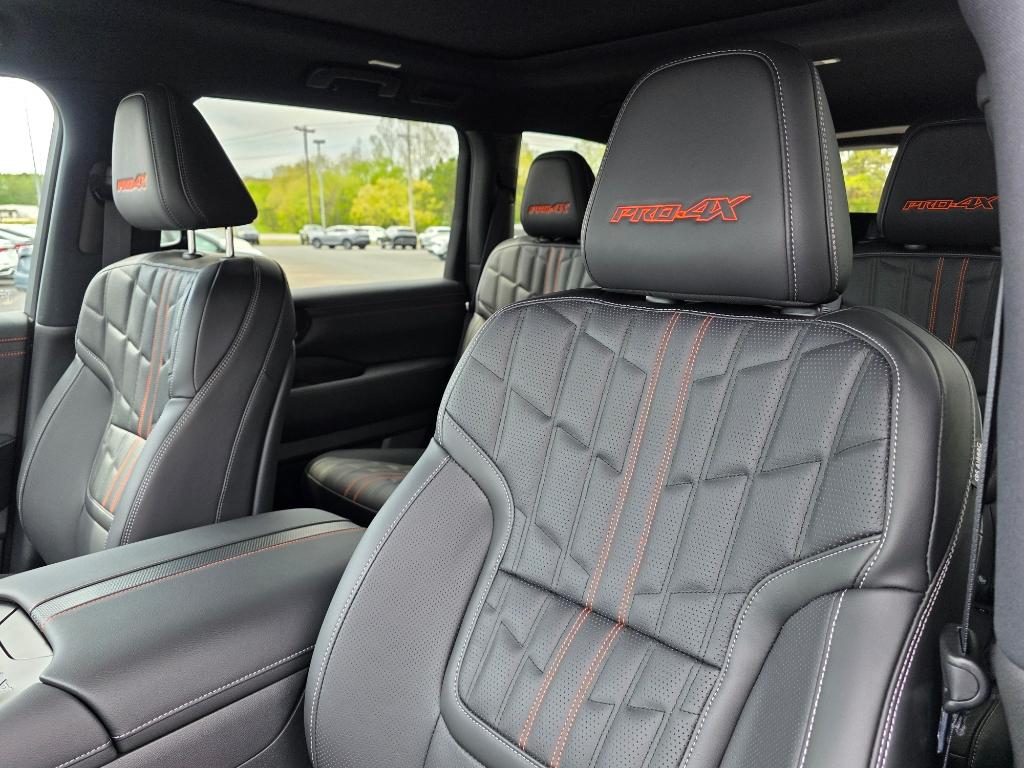2025 Nissan Armada PRO-4X - Photo 12