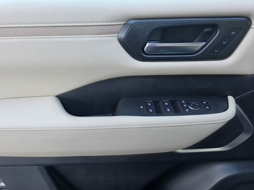 2026 Nissan Armada Platinum - Photo 10