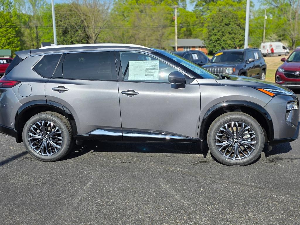 2025 Nissan Rogue Platinum photo 2