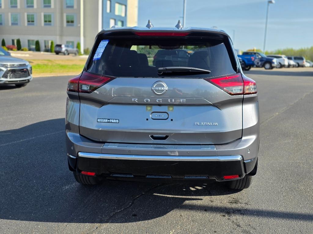 2025 Nissan Rogue Platinum photo 4