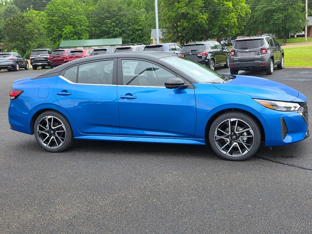 2025 Nissan Sentra SR photo 2