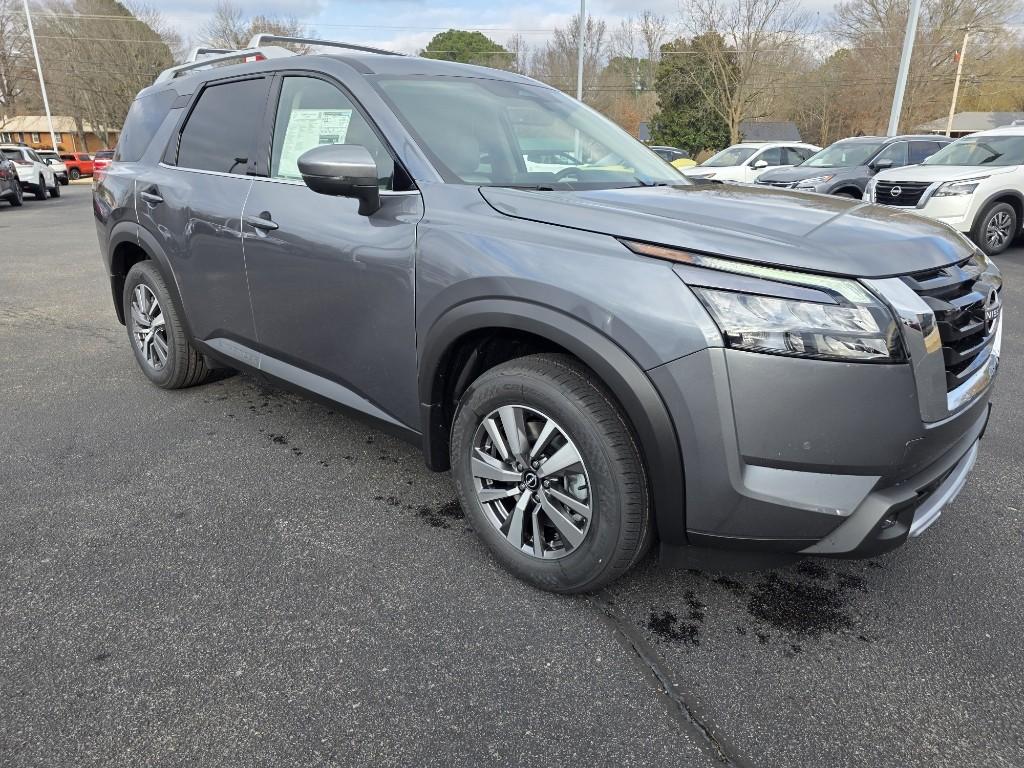 2025 Nissan Pathfinder SL's photo